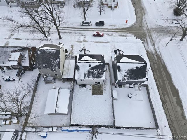 507 E Muir Avenue, Hazel Park, MI 48030