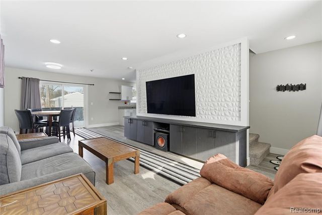 507 E Muir Avenue, Hazel Park, MI 48030