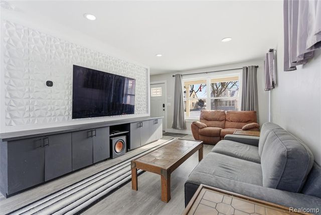 507 E Muir Avenue, Hazel Park, MI 48030