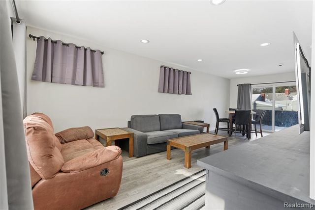 507 E Muir Avenue, Hazel Park, MI 48030