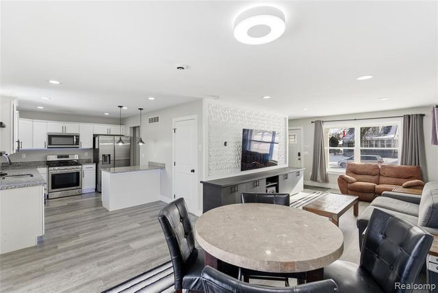 507 E Muir Avenue, Hazel Park, MI 48030