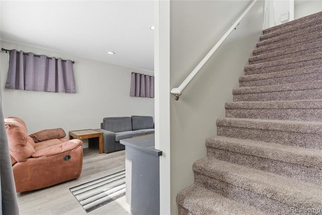 507 E Muir Avenue, Hazel Park, MI 48030