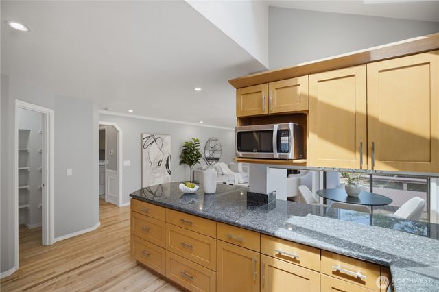 460 Jasmine Place NW, Issaquah, WA 98027