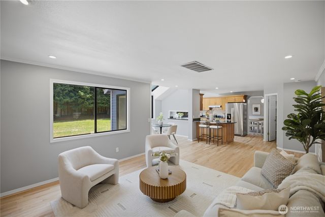 460 Jasmine Place NW, Issaquah, WA 98027