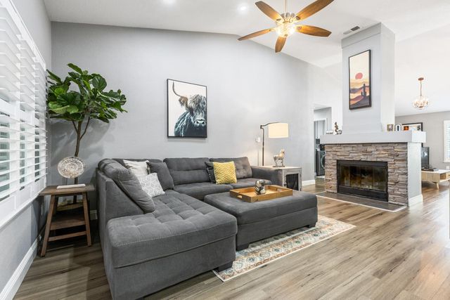 9516 Kellingworth Ct, Sacramento, CA 95827