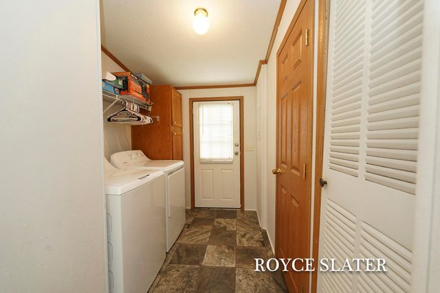 4001 E Wembley Lane, Kalamazoo, MI 49009