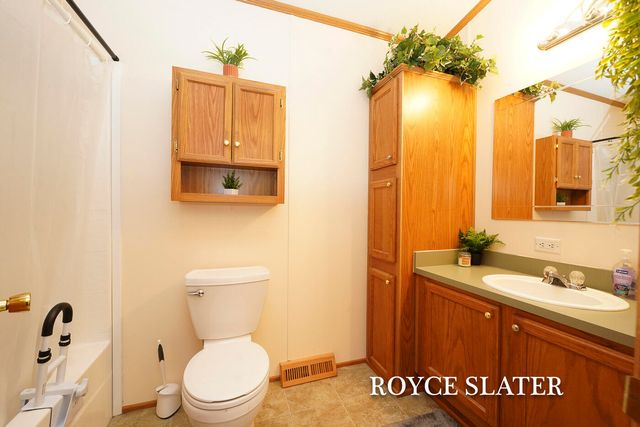 4001 E Wembley Lane, Kalamazoo, MI 49009