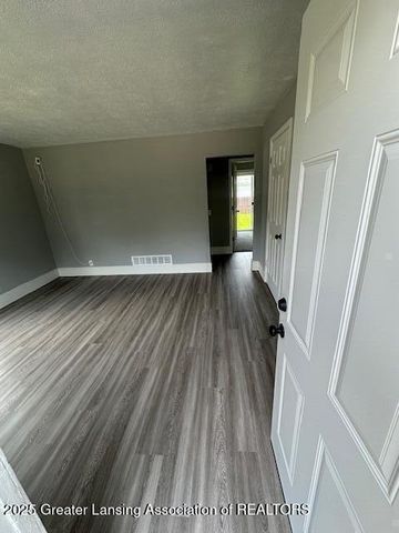 7011 Aurelius Road, Lansing, MI 48911