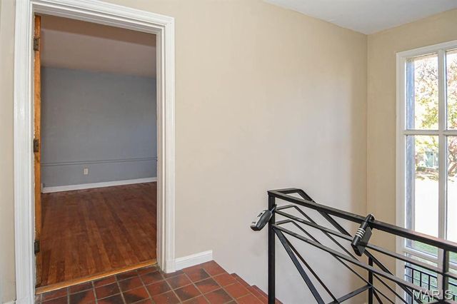 8154 Whitburn Avenue 2W, St Louis, MO 63106