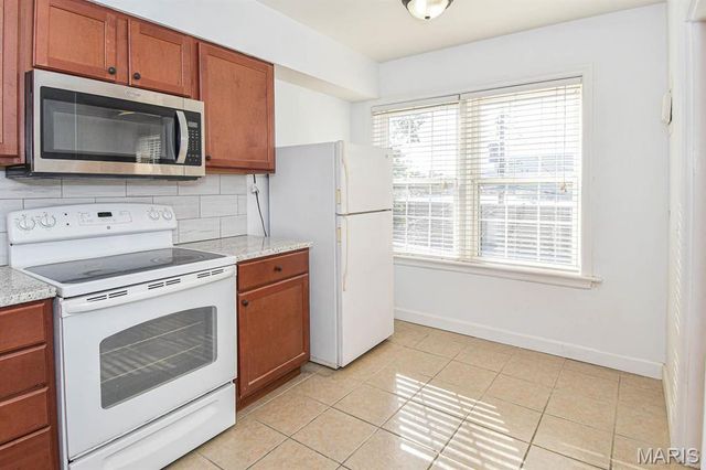8154 Whitburn Avenue 2W, St Louis, MO 63106