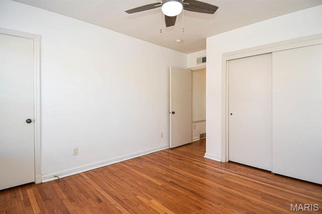 8154 Whitburn Avenue 2W, St Louis, MO 63106