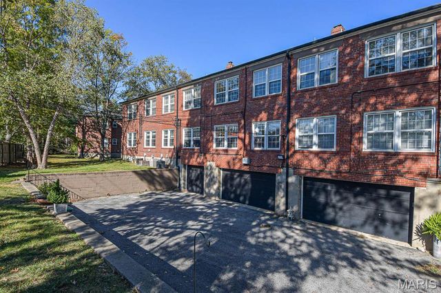 8154 Whitburn Avenue 2W, St Louis, MO 63106