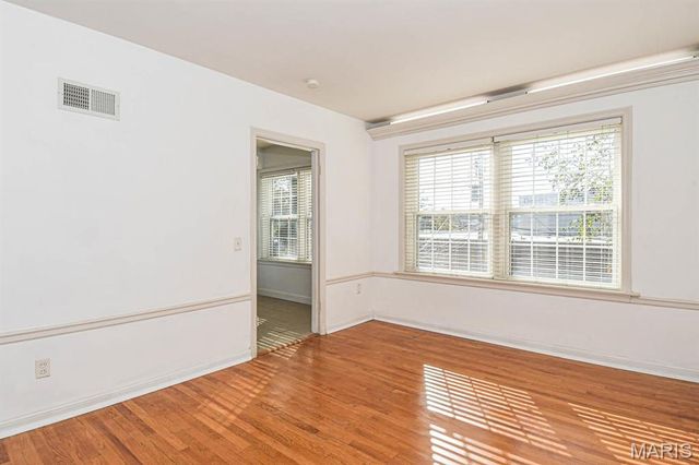 8154 Whitburn Avenue 2W, St Louis, MO 63106
