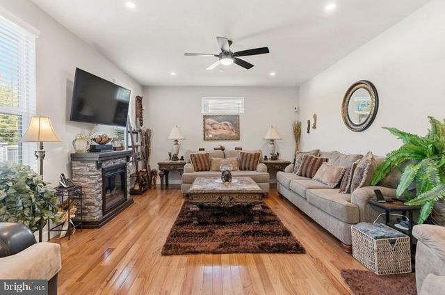2109 CEDAR TREE LN, Waldorf, MD 20601