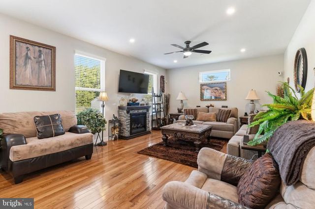 2109 CEDAR TREE LN, Waldorf, MD 20601