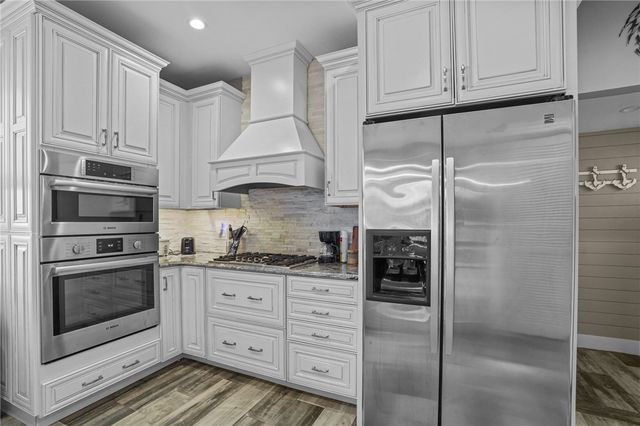 28 Rhode Island Avenue, Newport, RI 02840