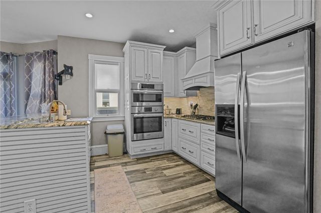 28 Rhode Island Avenue, Newport, RI 02840