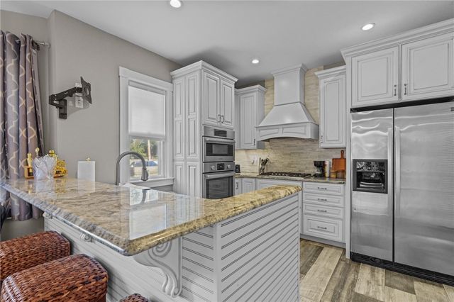 28 Rhode Island Avenue, Newport, RI 02840