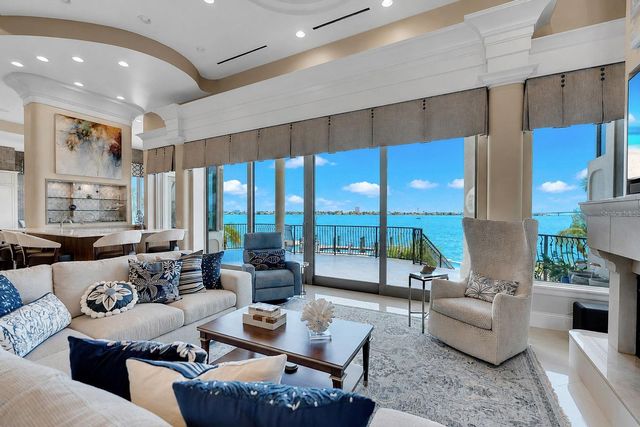 1372 HARBOR DRIVE, Sarasota, FL 34239