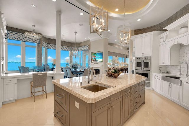 1372 HARBOR DRIVE, Sarasota, FL 34239