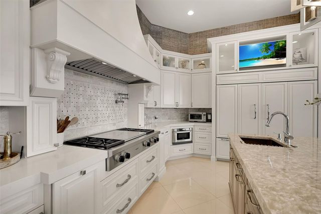 1372 HARBOR DRIVE, Sarasota, FL 34239