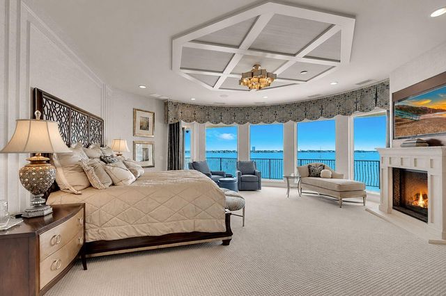 1372 HARBOR DRIVE, Sarasota, FL 34239