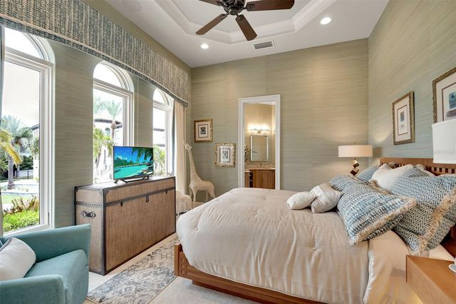 1372 HARBOR DRIVE, Sarasota, FL 34239