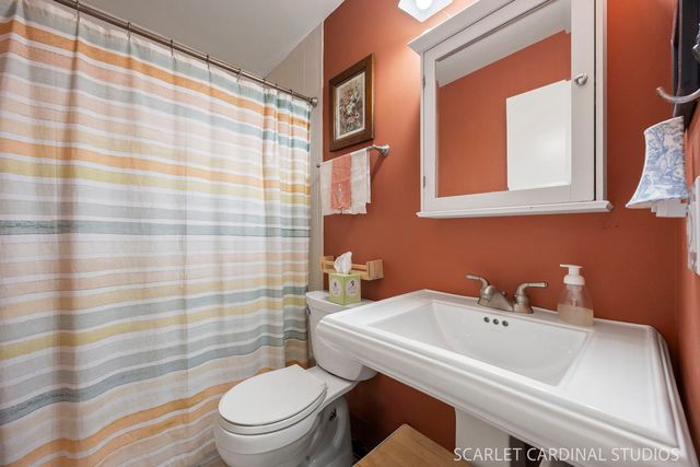 417 Sunnybrook Lane, Wheaton, IL 60187