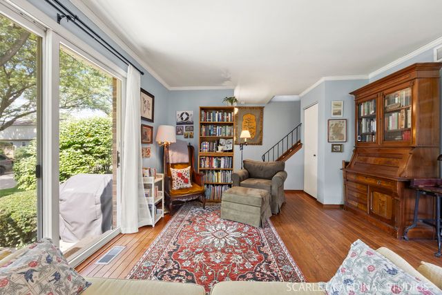 417 Sunnybrook Lane, Wheaton, IL 60187
