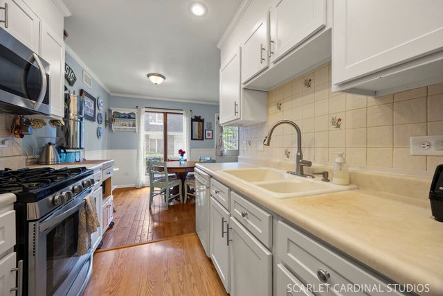 417 Sunnybrook Lane, Wheaton, IL 60187
