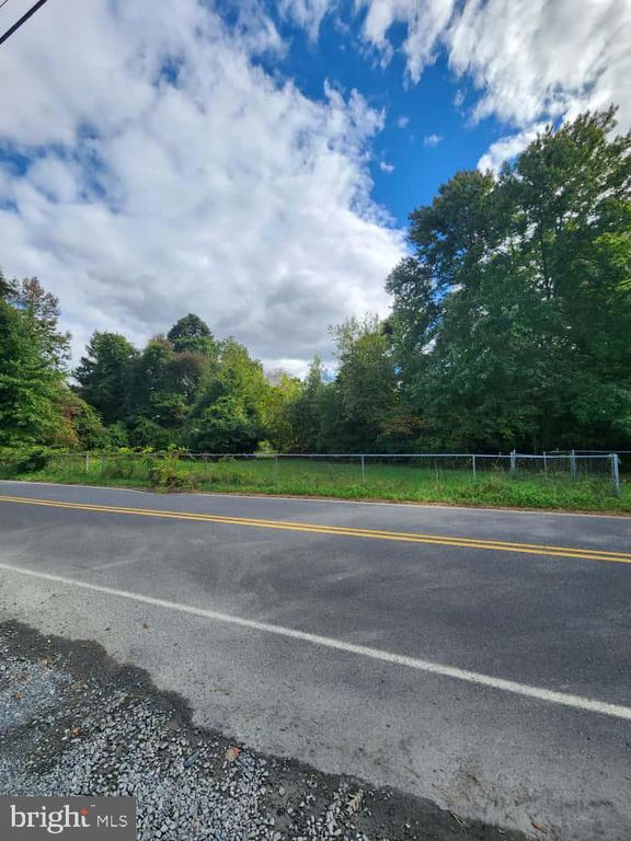 136 S LAKESHORE DR, Browns Mills, NJ 08015