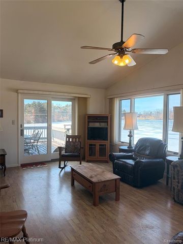 2525 Fisher Road, Howell, MI 48855