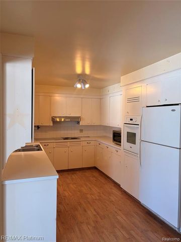 2525 Fisher Road, Howell, MI 48855