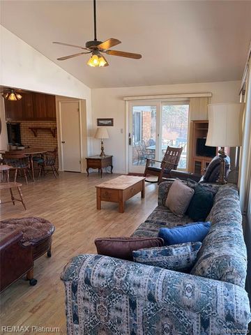 2525 Fisher Road, Howell, MI 48855