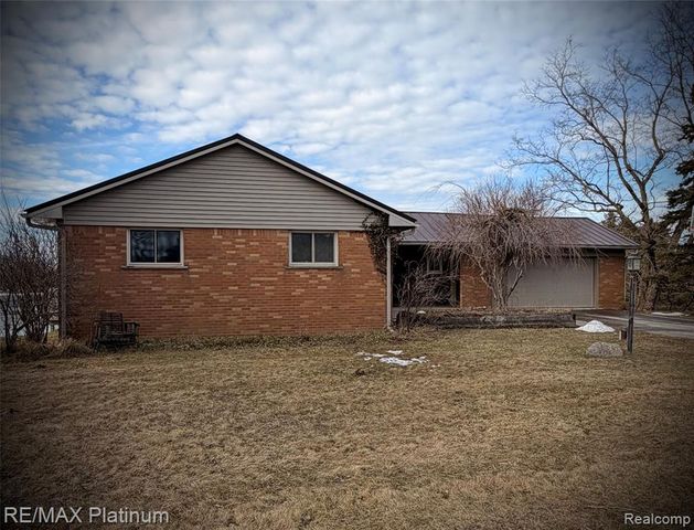 2525 Fisher Road, Howell, MI 48855