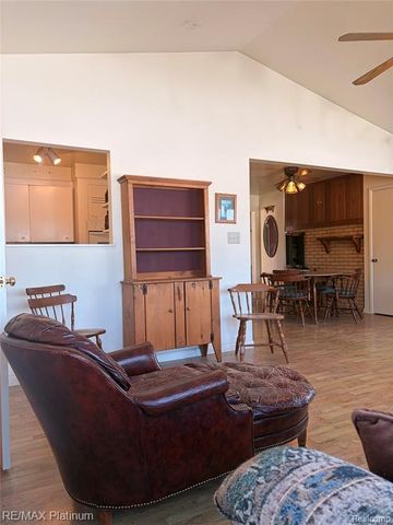 2525 Fisher Road, Howell, MI 48855