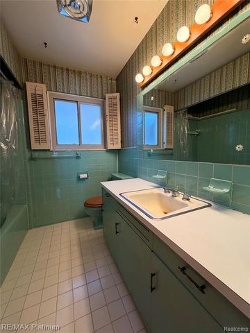 2525 Fisher Road, Howell, MI 48855