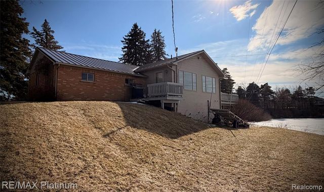 2525 Fisher Road, Howell, MI 48855