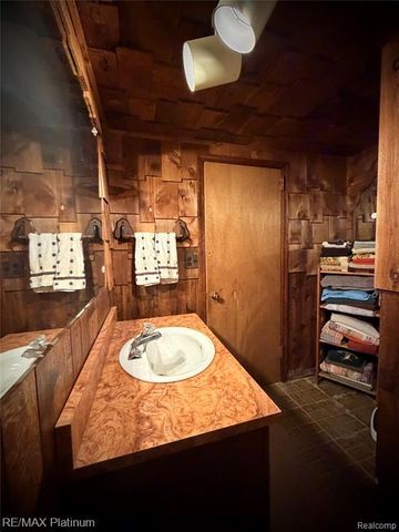 2525 Fisher Road, Howell, MI 48855