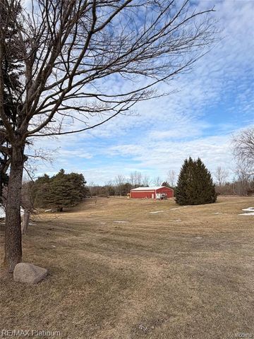 2525 Fisher Road, Howell, MI 48855
