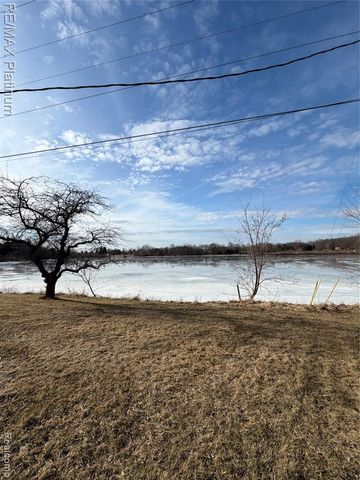 2525 Fisher Road, Howell, MI 48855