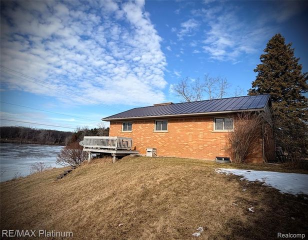 2525 Fisher Road, Howell, MI 48855