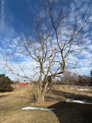 2525 Fisher Road, Howell, MI 48855