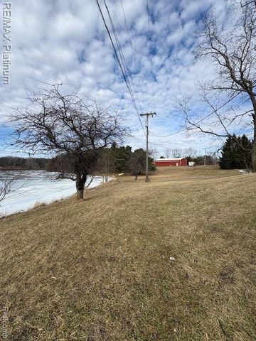 2525 Fisher Road, Howell, MI 48855