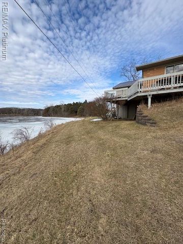2525 Fisher Road, Howell, MI 48855