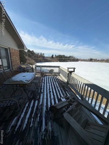 2525 Fisher Road, Howell, MI 48855