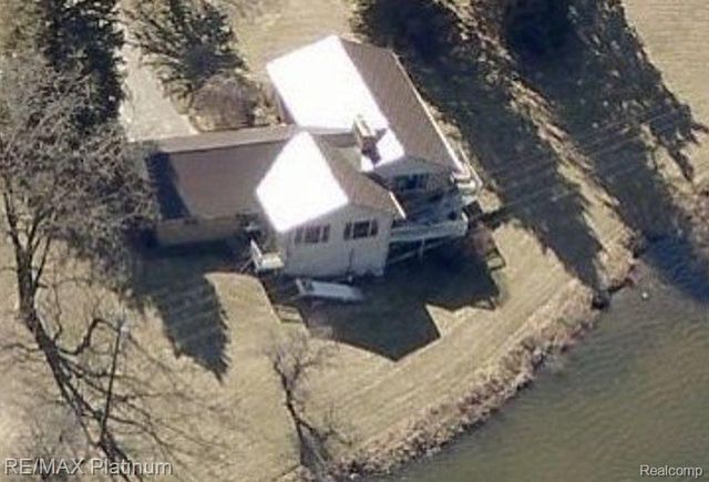 2525 Fisher Road, Howell, MI 48855