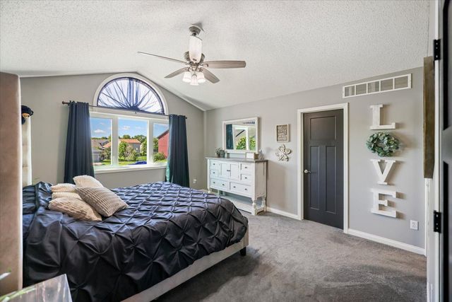 2727 Viola Court, Shakopee, MN 55379