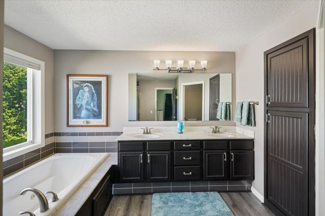 2727 Viola Court, Shakopee, MN 55379