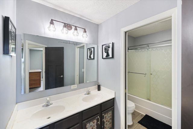 2727 Viola Court, Shakopee, MN 55379